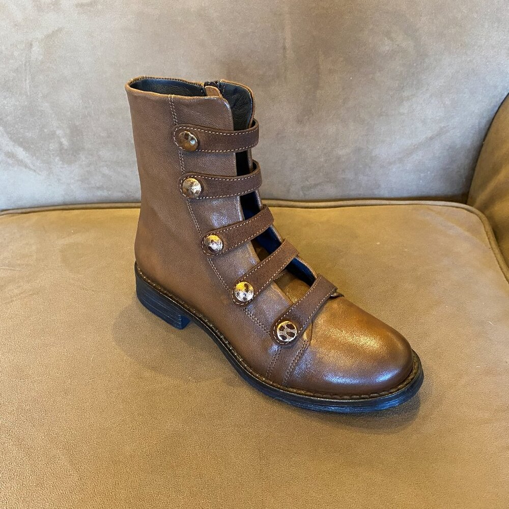 Eric Michael - Dottie Brown - Multiple Sizes (New… - image 1